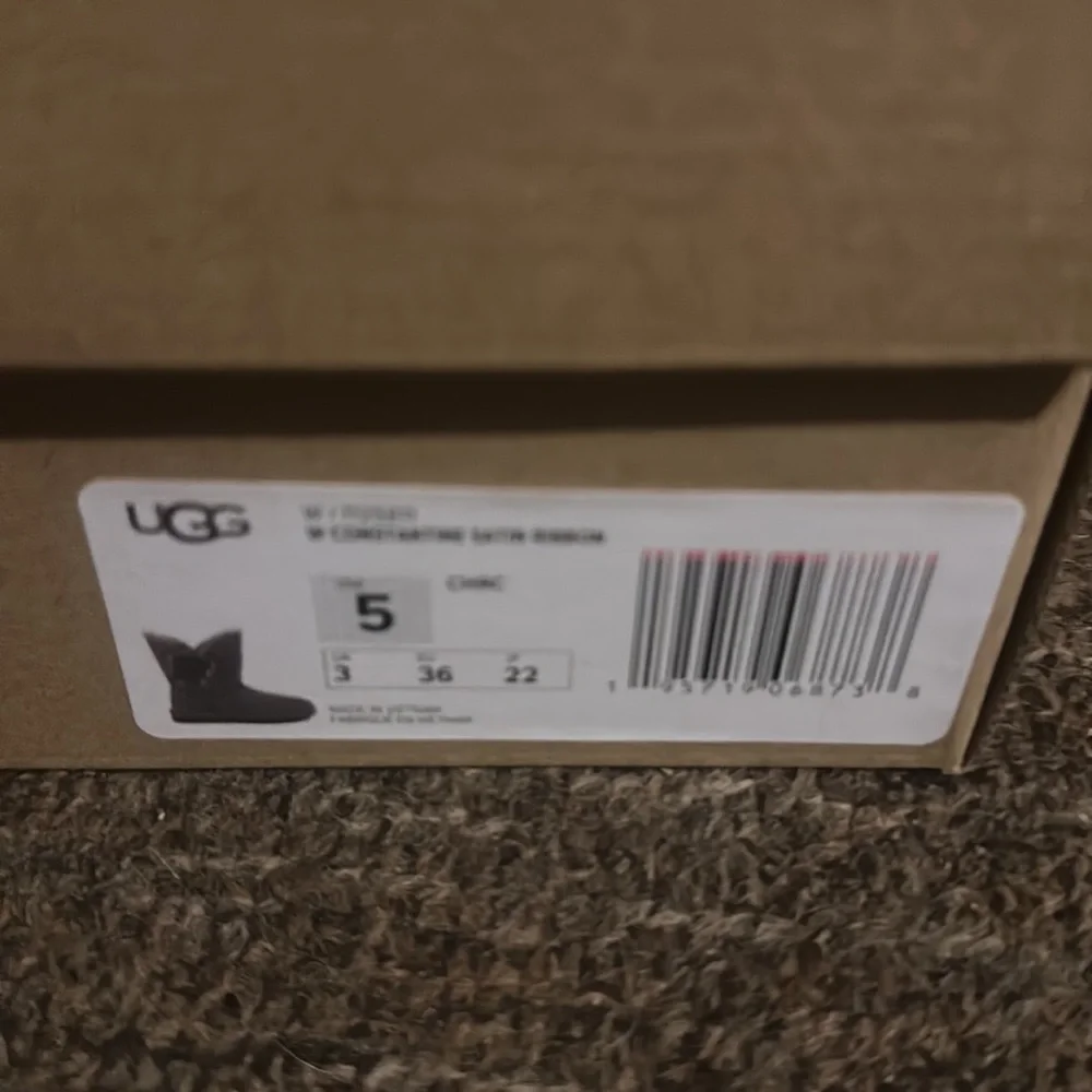 UGG Charcoal Constantine Ribbon-Accent Boot: GRAY: NIB: SZ 5